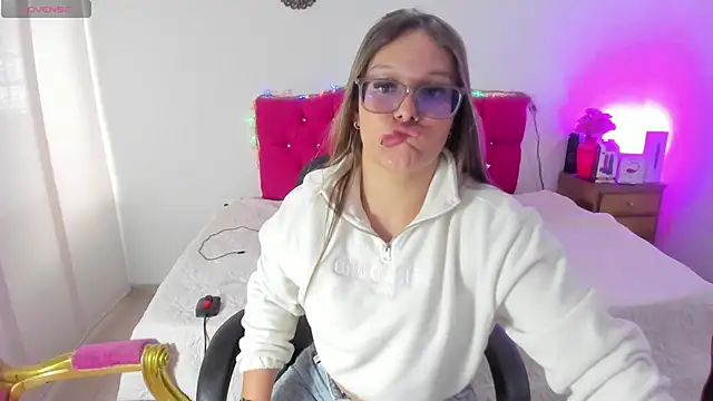 Snapshot of SofiaJoness_ chatting on 03-14-25, 07:12 SofiaJoness  online show from 03-14-25, 07:12