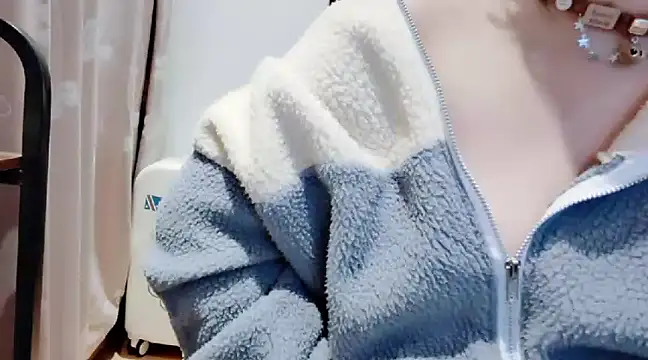 Snapshot of arena1357 chatting on 12-13-24, 06:59 arena1357 online show from 12-13-24, 06:59