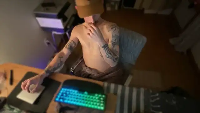 Snapshot of RuffClvb chatting on 02-23-25, 12:05 RuffClvb online show from 02-23-25, 12:05