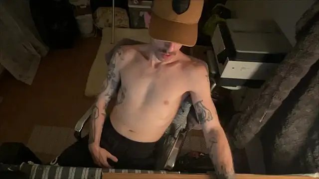 Snapshot of RuffClvb chatting on 03-05-25, 10:11 RuffClvb online show from 03-05-25, 10:11