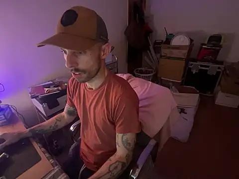 Snapshot of RuffClvb chatting on 03-14-25, 04:21 RuffClvb online show from 03-14-25, 04:21