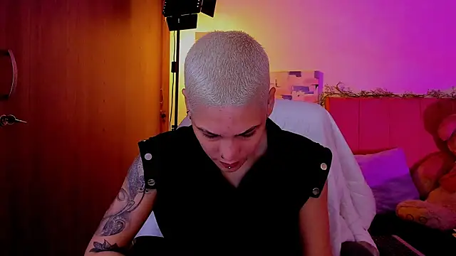 Charlee pink online show from 04-08-26, 05:57