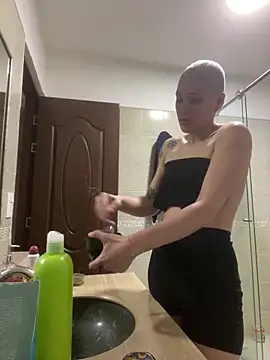 Charlee pink online show from 04-12-26, 10:15