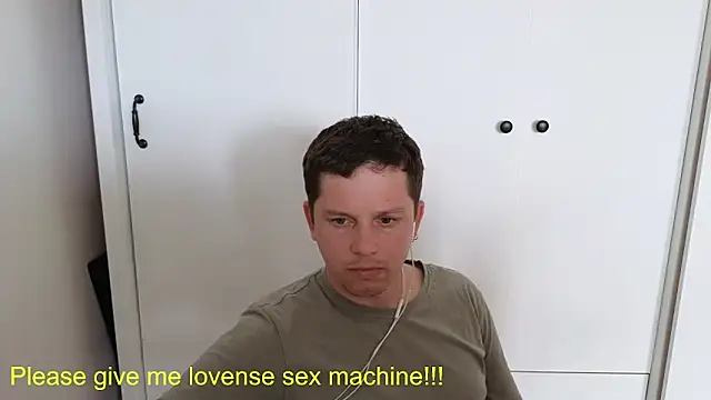 Snapshot of BigL0ve chatting on 05-09-26, 05:23 BigL0ve online show from 05-09-26, 05:23