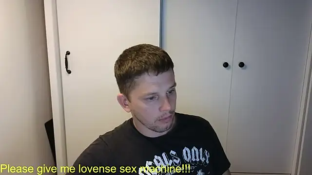 Snapshot of BigL0ve chatting on 06-11-26, 12:47 BigL0ve online show from 06-11-26, 12:47