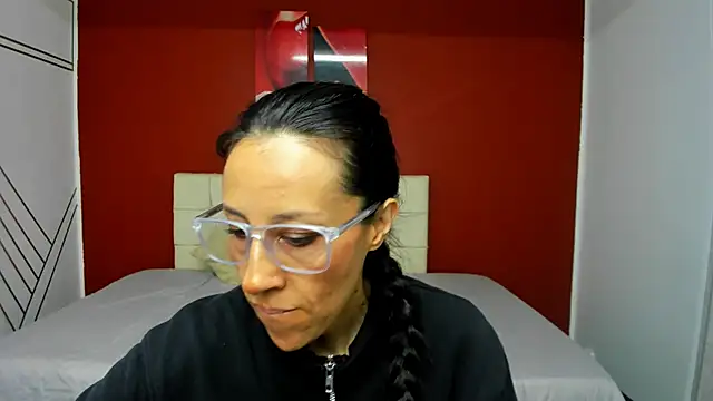 Abrillee1 online show from 12-20-24, 08:12