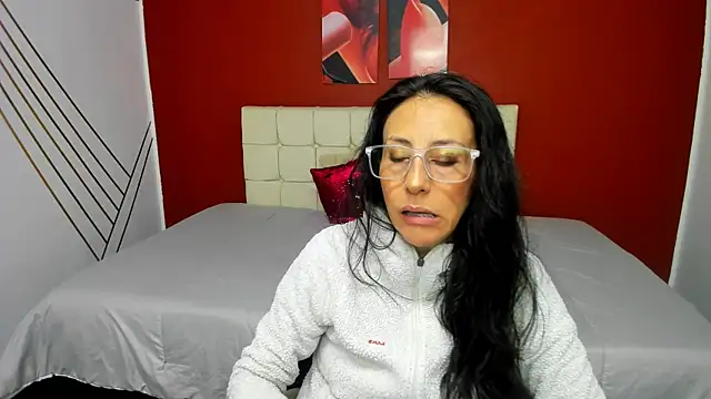 Abrillee1 online show from 12-21-24, 07:38