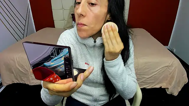 Abrillee1 online show from 02-17-25, 07:42