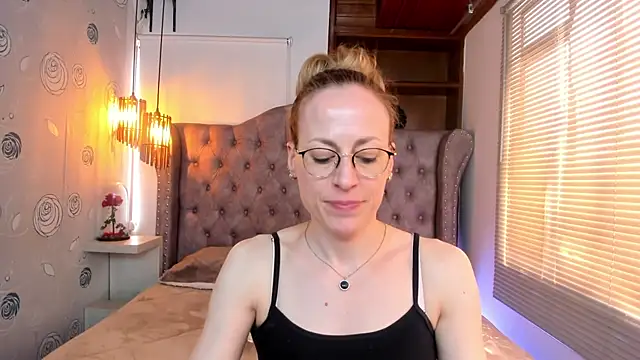 Snapshot of SammySanders chatting on 02-06-25, 07:40 SammySanders online show from 02-06-25, 07:40