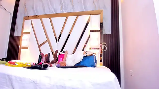 lola hornei online show from 10-21-25, 11:22