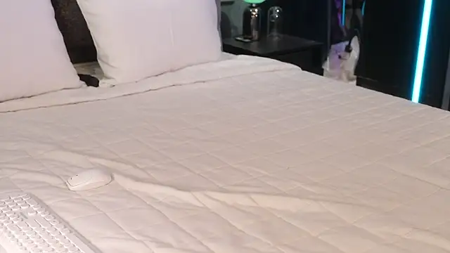 Snapshot of Ami_Katana chatting on 02-18-25, 03:21 Ami Katana online show from 02-18-25, 03:21