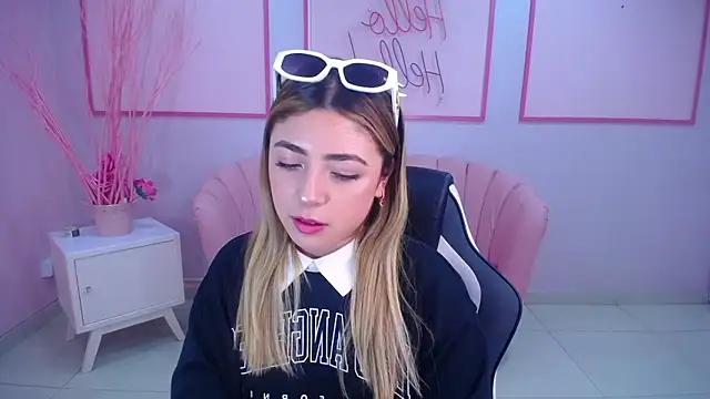 channel blonde a online show from 12-09-24, 04:58