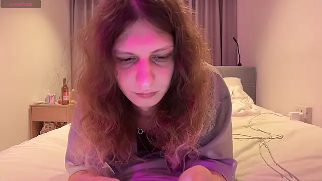 Snapshot of Alice_Pinkhead chatting on 06-04-26, 11:05 Alice Pinkhead online show from 06-04-26, 11:05