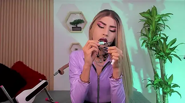 Snapshot of BrianaSchafer chatting on 03-20-25, 04:20 BrianaSchafer online show from 03-20-25, 04:20