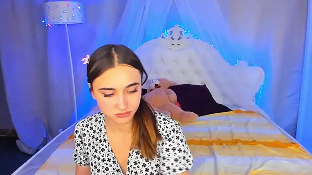 Snapshot of EvaLil chatting on 12-04-24, 02:59 EvaLil online show from 12-04-24, 02:59