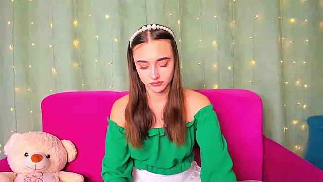 Snapshot of EvaLil chatting on 12-11-24, 01:37 EvaLil online show from 12-11-24, 01:37