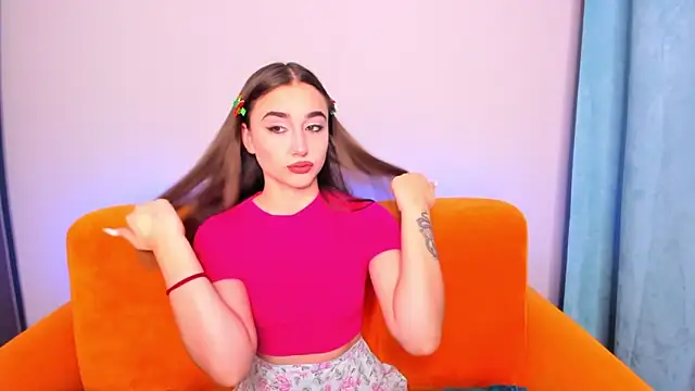 Snapshot of EvaLil chatting on 12-19-24, 08:34 EvaLil online show from 12-19-24, 08:34