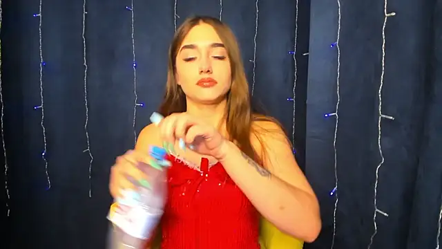 Snapshot of EvaLil chatting on 12-29-24, 01:45 EvaLil online show from 12-29-24, 01:45