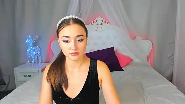 Snapshot of EvaLil chatting on 12-30-24, 11:48 EvaLil online show from 12-30-24, 11:48