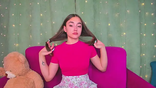 Snapshot of EvaLil chatting on 01-04-25, 01:42 EvaLil online show from 01-04-25, 01:42