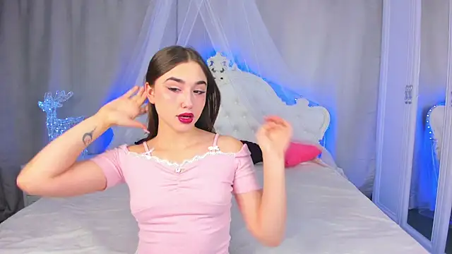 Snapshot of EvaLil chatting on 02-18-25, 01:32 EvaLil online show from 02-18-25, 01:32