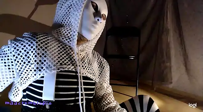 madcrumblepie online show from 12-18-24, 08:36