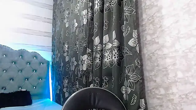 Snapshot of lily_jamesx chatting on 02-12-25, 11:51 lily jamesx online show from 02-12-25, 11:51