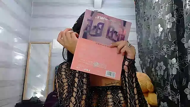 Snapshot of lily_jamesx chatting on 02-19-25, 10:31 lily jamesx online show from 02-19-25, 10:31