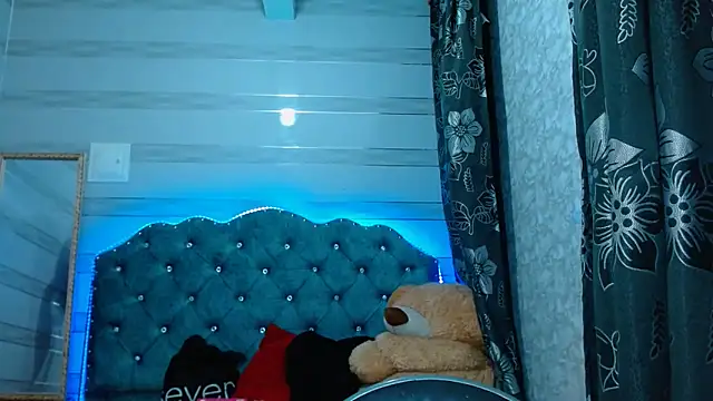 lily jamesx online show from 03-17-25, 09:55