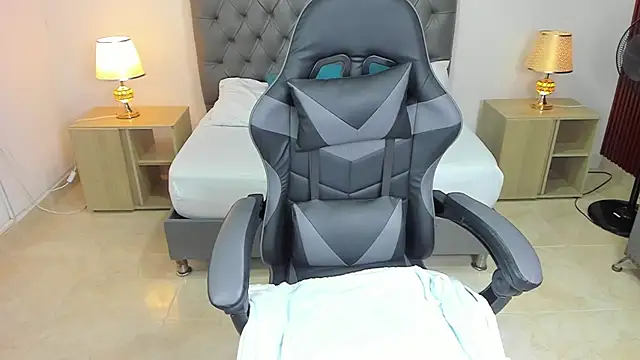 Snapshot of irantzu_hank chatting on 12-22-24, 12:27 irantzu hank online show from 12-22-24, 12:27