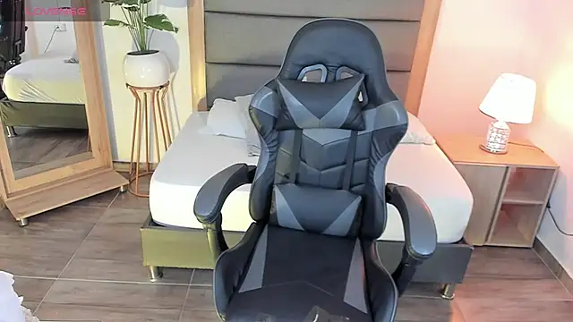 Snapshot of irantzu_hank chatting on 02-13-25, 12:32 irantzu hank online show from 02-13-25, 12:32