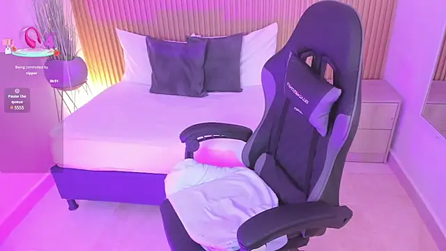 Snapshot of irantzu_hank chatting on 02-26-25, 12:36 irantzu hank online show from 02-26-25, 12:36