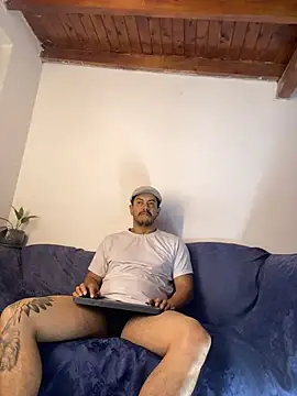 Snapshot of AndresSmith__ chatting on 02-19-26, 07:48 AndresSmith online show from 02-19-26, 07:48