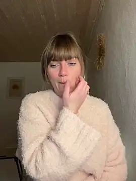 Snapshot of Milla__one chatting on 12-03-24, 05:55 Milla one online show from 12-03-24, 05:55