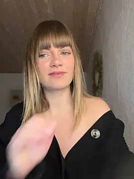 Snapshot of Milla__one chatting on 12-17-24, 07:29 Milla one online show from 12-17-24, 07:29