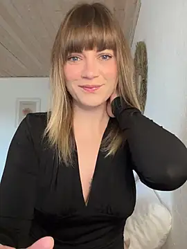 Snapshot of Milla__one chatting on 12-18-24, 08:53 Milla one online show from 12-18-24, 08:53