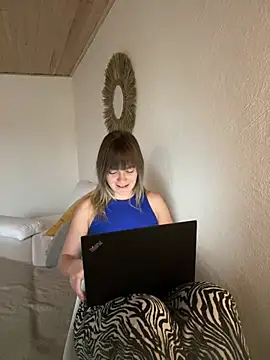 Snapshot of Milla__one chatting on 12-31-24, 01:19 Milla one online show from 12-31-24, 01:19