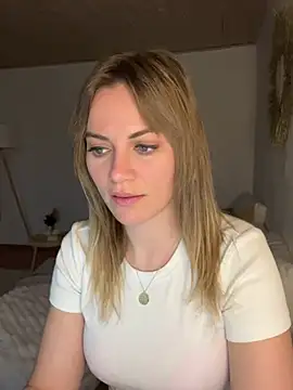 Snapshot of Milla__one chatting on 01-20-25, 03:50 Milla one online show from 01-20-25, 03:50