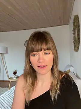 Snapshot of Milla__one chatting on 01-30-25, 11:11 Milla one online show from 01-30-25, 11:11