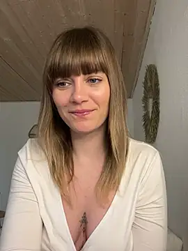 Snapshot of Milla__one chatting on 02-11-25, 11:32 Milla one online show from 02-11-25, 11:32