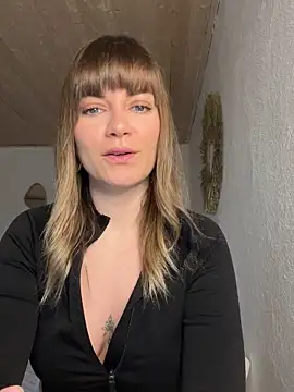 Snapshot of Milla__one chatting on 02-12-25, 08:38 Milla one online show from 02-12-25, 08:38