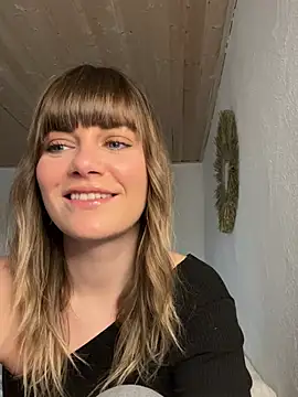 Snapshot of Milla__one chatting on 02-13-25, 11:28 Milla one online show from 02-13-25, 11:28