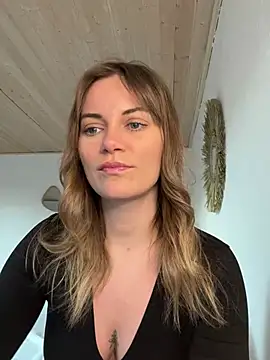 Snapshot of Milla__one chatting on 02-17-25, 04:04 Milla one online show from 02-17-25, 04:04