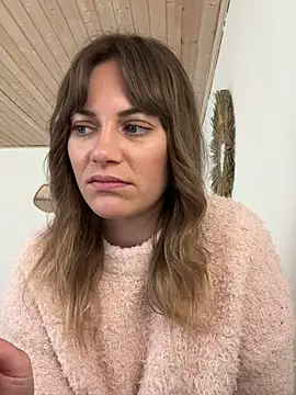 Snapshot of Milla__one chatting on 02-19-25, 11:17 Milla one online show from 02-19-25, 11:17