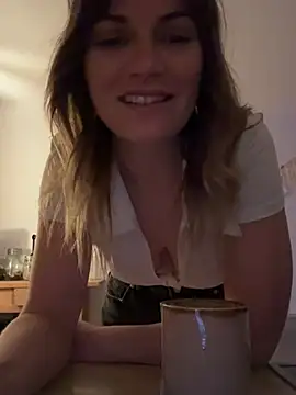 Snapshot of Milla__one chatting on 02-19-25, 06:00 Milla one online show from 02-19-25, 06:00