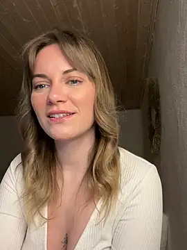 Snapshot of Milla__one chatting on 02-20-25, 06:35 Milla one online show from 02-20-25, 06:35