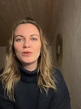 Snapshot of Milla__one chatting on 02-25-25, 05:58 Milla one online show from 02-25-25, 05:58