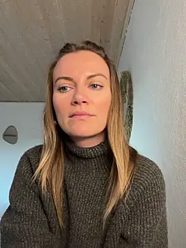 Snapshot of Milla__one chatting on 03-04-25, 04:30 Milla one online show from 03-04-25, 04:30