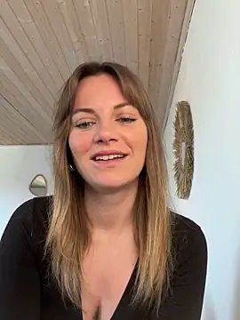 Snapshot of Milla__one chatting on 03-06-25, 07:57 Milla one online show from 03-06-25, 07:57