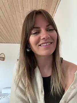 Snapshot of Milla__one chatting on 03-10-25, 10:04 Milla one online show from 03-10-25, 10:04